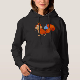 Eichhörnchen, das den Hoodie der Zuhause-Frauen