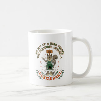 Eichhörnchen eröffneten ein Restaurant Lustiger Be Kaffeetasse