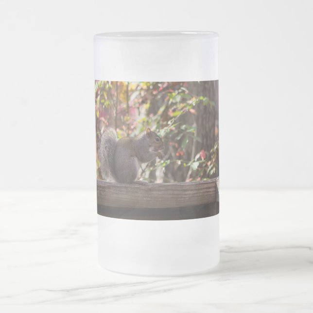 Eichhörnchen-Fütterungszeit Mattglas Bierglas (Mittel)