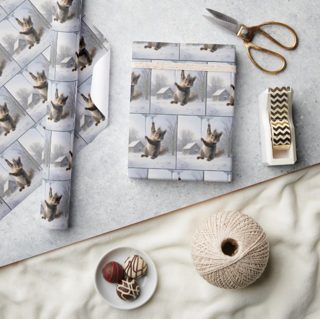 Eichhörnchen hängt an einem Eiszapfen Geschenkpapier (Kunsthandwerk)
