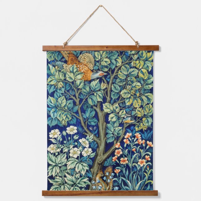 Eichhörnchen im Wald, William Morris Wandteppich Mit Holzrahmen (Vorderseite)