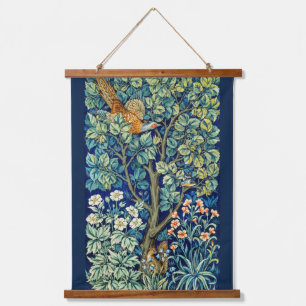 Eichhörnchen im Wald, William Morris Wandteppich Mit Holzrahmen