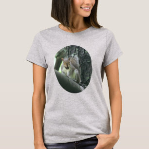 Eichhörnchen in der Baummalerei T-Shirt