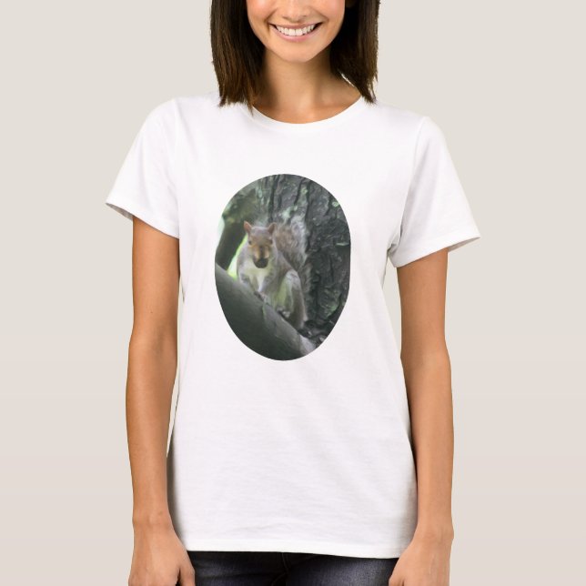 Eichhörnchen in der Baummalerei T-Shirt (Vorderseite)