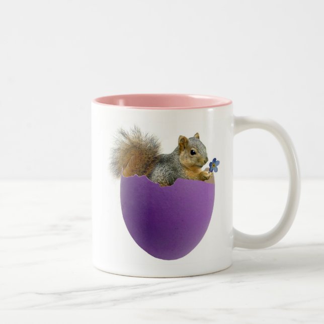 Eichhörnchen in der Eierschalen-Tasse Zweifarbige Tasse (Rechts)