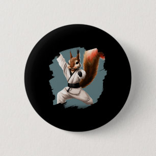 Eichhörnchen macht Karate-Kick Schwarzgurtel Marti Button