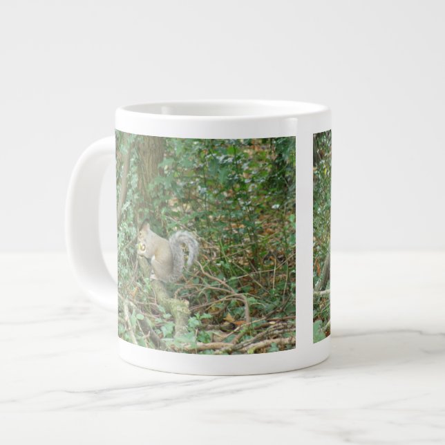 Eichhörnchen mit Acorn-Tasse Jumbo-Tasse (Vorderseite Links)