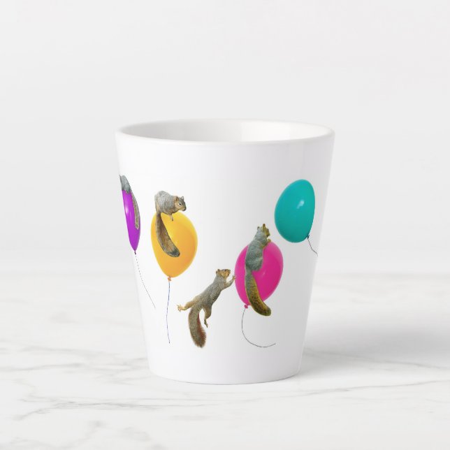 Eichhörnchen mit Balloons Latte Cup Milchtasse (Vorderseite)