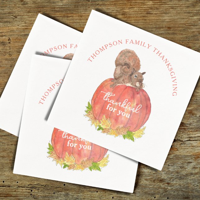 Eichhörnchen mit Pumpkin-Erntedank Serviette (Personalized Squirrel Thanksgiving Napkins)
