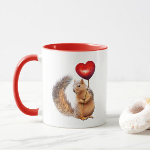 Eichhörnchen mit Tasse des Roten Herzens