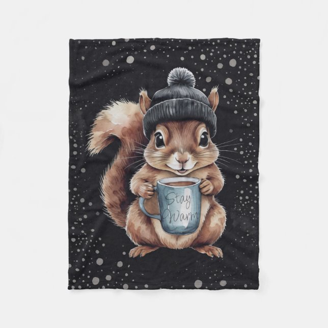 Eichhörnchen mit Tasse und Schnee „Stay Warm“ Fleecedecke (Vorderseite)