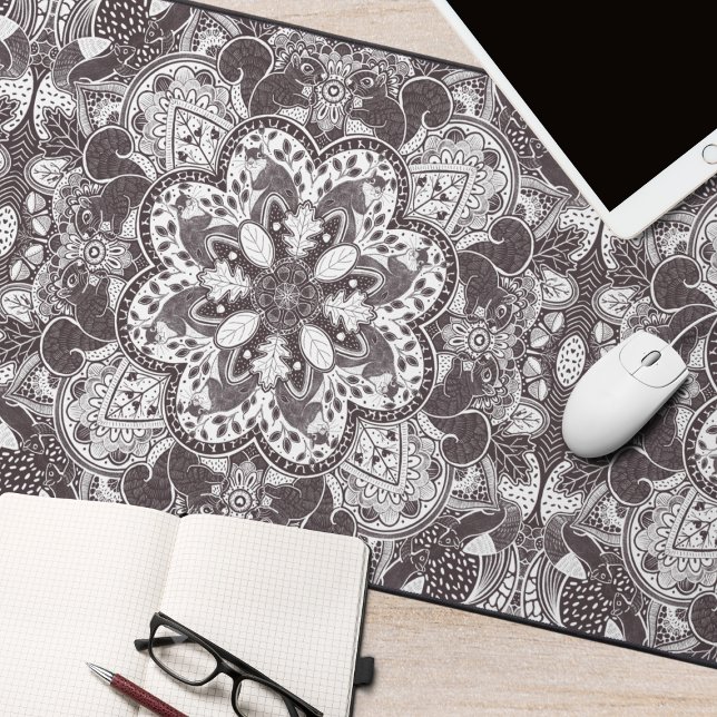 Eichhörnchen Natala Schreibtischunterlage (Squirrel Mandala Hand Drawn Original Desk Mat)