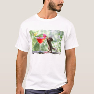 Eichhörnchen-trinkendes Cocktail T-Shirt