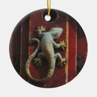 Eidechse aus abgetragenem Holz Keramikornament
