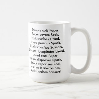 Eidechse-Spock ordnet Tasse an