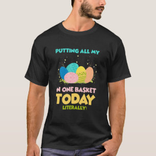 Eier in einem Korb Kaninchen Ostereier Happy E T-Shirt