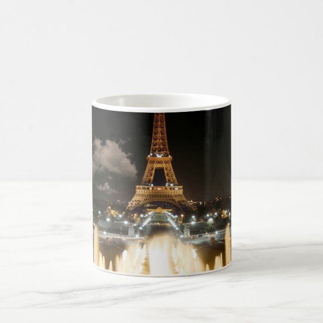 Eiffelturm in der Nacht Kaffeetasse (Mittel)