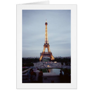 Eiffle Turm an der Dämmerung