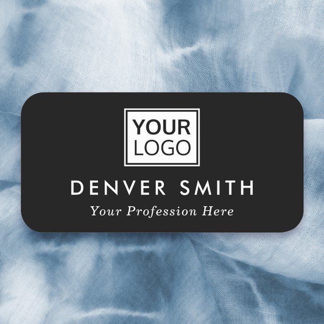 Eigener Name des Logos schwarz oder in einer belie Namensschild (Von Creator hochgeladen)