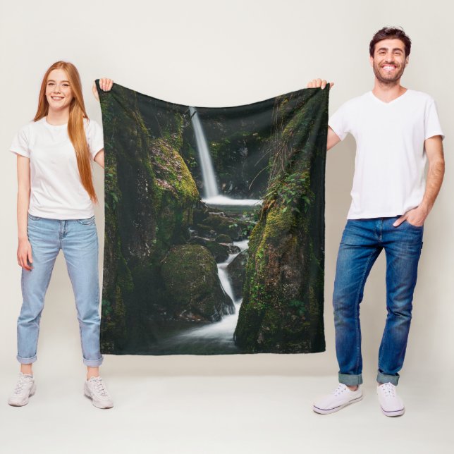 Eigener Wasserfall Kaskadiert hinunter Fleecedecke (Beispiel)
