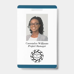 Eigenes Firmenlogo und Headshot Mitarbeiter Aquama Ausweis