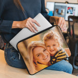 Eigenes Foto hinzufügen Laptopschutzhülle<br><div class="desc">Fügen Sie Ihr eigenes Foto Bild Personalisiert Laptop Sleeve Case Electronics Bag hinzu. Entwerfen Sie Ihre eigenen Laptop-Ärmel. Fügen Sie ein Foto,  ein Design oder ein Logo für Ihr einzigartiges Produkt hinzu. Klicken Sie einfach auf "Personalisieren Sie diese Vorlage",  um zu beginnen. Erstellt von Evco Holidays www.zazzle.com/store/evcoholidays</div>