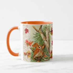EIGENSCHAFTEN ZWISCHEN HERBSTLAUBEN IN WOODLAND TASSE