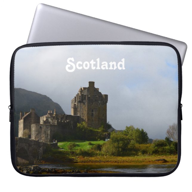 Eileen Donan Schloss im frühen Herbst Laptopschutzhülle (Vorderseite)