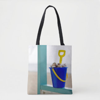 Eimer gefüllt mit Seashells