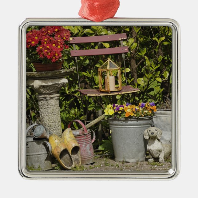 Eimer, Schuhe und Blume, Zaanse Schans, Silbernes Ornament (Vorne)