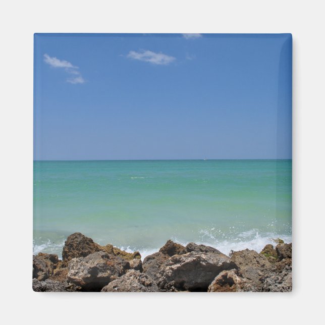 Ein Abschlag auf den Felsen Magnet (Vorne)