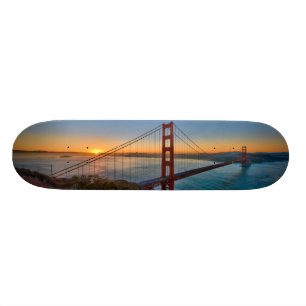 Ein absolut atemberaubender Sonnenaufgang Skateboard