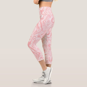 ein abstraktes, rosa und weißes Design auf weißem  Capri Leggings