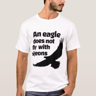 Ein Adler fliegt nicht mit Tauben T-Shirt