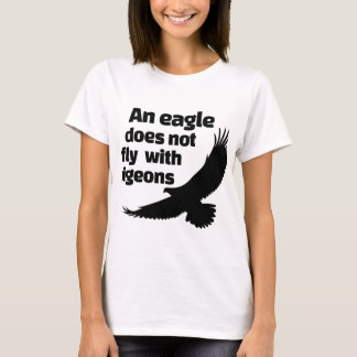 Ein Adler fliegt nicht mit Tauben T-Shirt