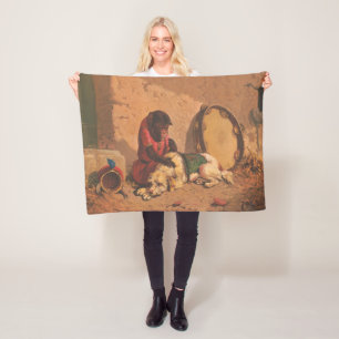 Ein Affe und ein Hund mit einem großen Tambourin Fleecedecke