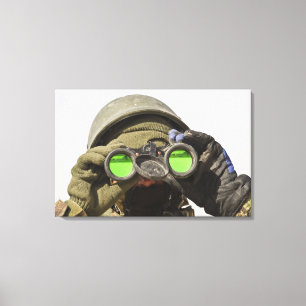 Ein afghanischer Soldat sucht den Horizont Leinwanddruck