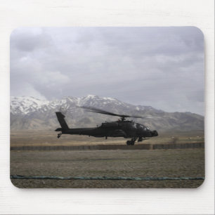 Ein AH-64A Apache startet Mousepad