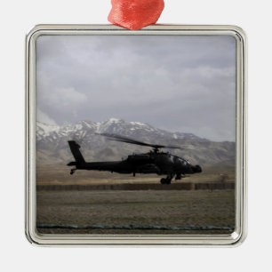 Ein AH-64A Apache startet Silbernes Ornament