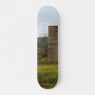Ein alter Farm-Silo Skateboard