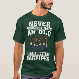Ein alter Mann mit einem Bagpipe wird nie untersch T-Shirt