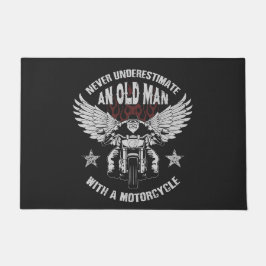 Ein alter Mann mit einem Motorrad Fußmatte