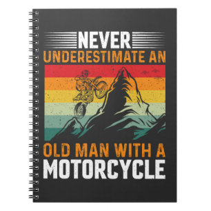 Ein alter Mann mit einem Motorrad nie unterschätze Notizblock