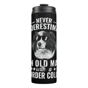 Ein alter Mann mit Grenzkollie wird nie unterschät Thermosbecher