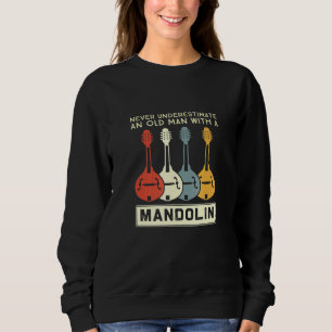 Ein alter Mann mit Mandoline 4 darf nie unterschät Sweatshirt