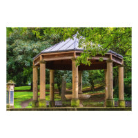 Ein alter Pavillon im Park