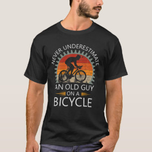 Ein alter Typ auf einem Fahrrad Radfahren Vintage T-Shirt