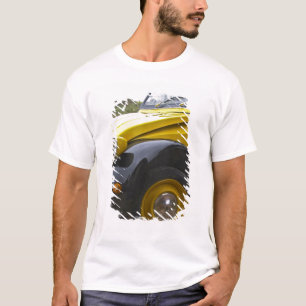 Ein altes, schwarz-gelbes Citroen 2CV 2 CV, T-Shirt