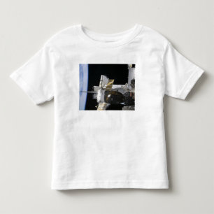 Ein angekoppeltes Soyuz Raumfahrzeug Kleinkind T-shirt
