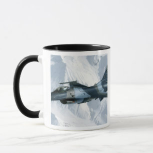 Ein Angreifer F-16 Tasse